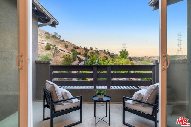 28236 Forge Court, Valencia, CA 91354