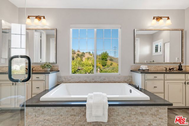 28236 Forge Court, Valencia, CA 91354