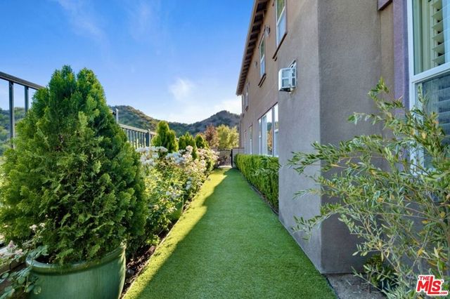 28236 Forge Court, Valencia, CA 91354