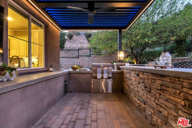 28236 Forge Court, Valencia, CA 91354