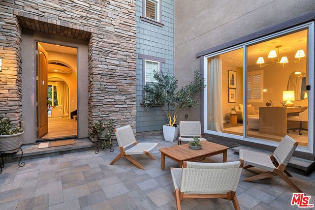 28236 Forge Court, Valencia, CA 91354