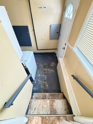 6868 Norborne Avenue, Dearborn Heights, MI 48127