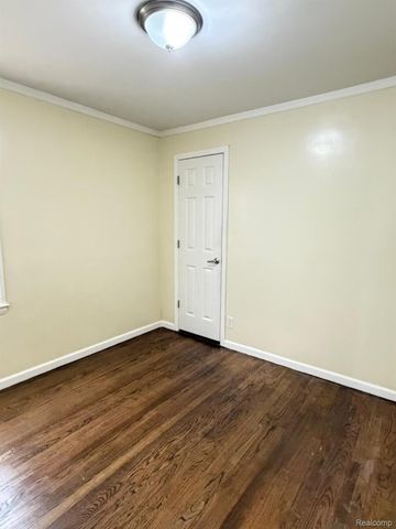 6868 Norborne Avenue, Dearborn Heights, MI 48127