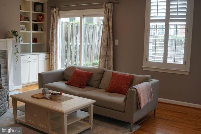 6673 MCLEAN DR, Mclean, VA 22101