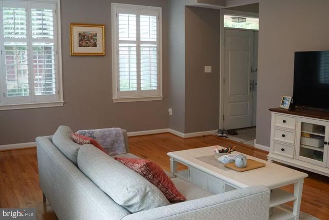 6673 MCLEAN DR, Mclean, VA 22101