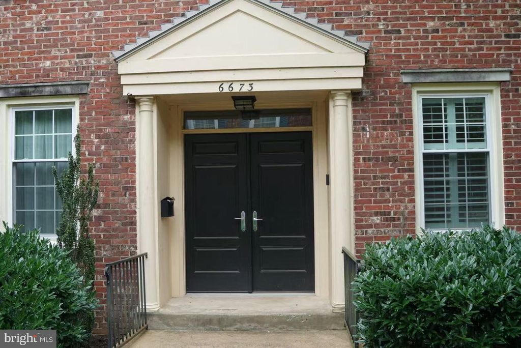 6673 MCLEAN DR, Mclean, VA 22101