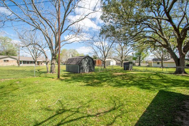 832 County Road 903a, Brazoria, TX 77422