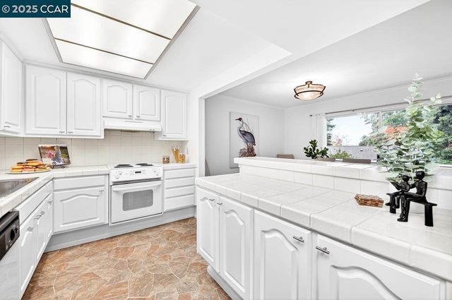 1400 Ptarmigan Dr 2, Walnut Creek, CA 94595