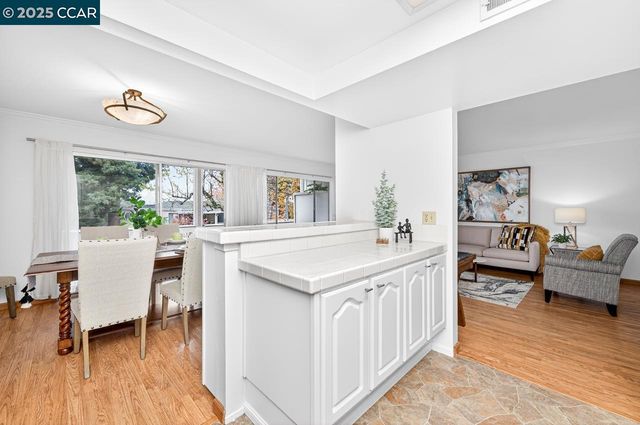 1400 Ptarmigan Dr 2, Walnut Creek, CA 94595