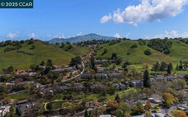 1400 Ptarmigan Dr 2, Walnut Creek, CA 94595