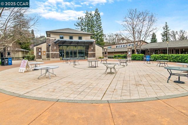 1400 Ptarmigan Dr 2, Walnut Creek, CA 94595