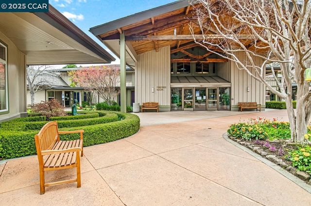 1400 Ptarmigan Dr 2, Walnut Creek, CA 94595