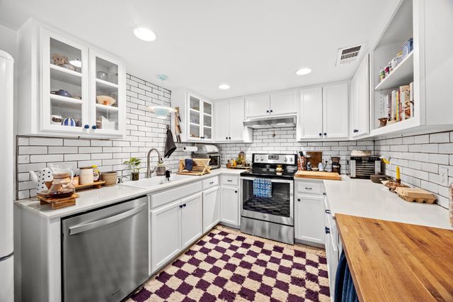 8906 Parkfield DR B, Austin, TX 78758