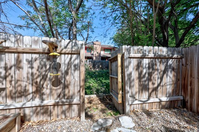 8906 Parkfield DR B, Austin, TX 78758