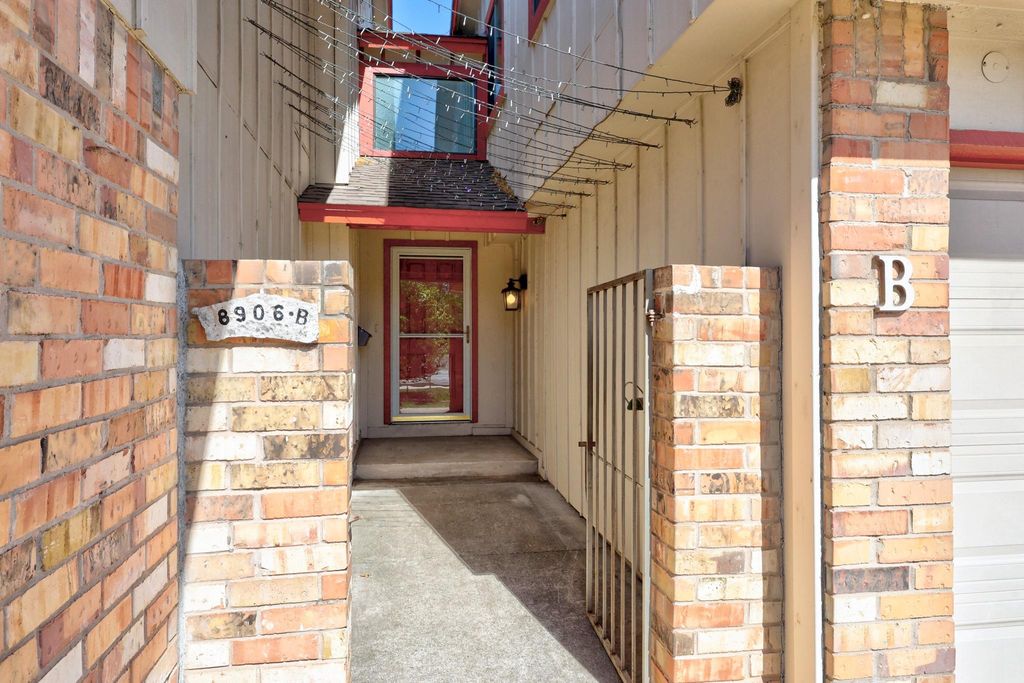 8906 Parkfield DR B, Austin, TX 78758