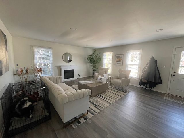 1527 W Richmond Street, Arlington Heights, IL 60004