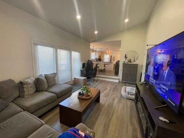 1527 W Richmond Street, Arlington Heights, IL 60004