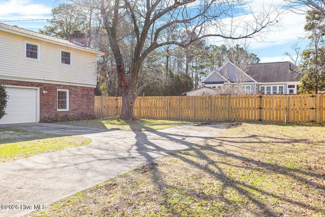 22 Pelican Point Road, Wilmington, NC 28409