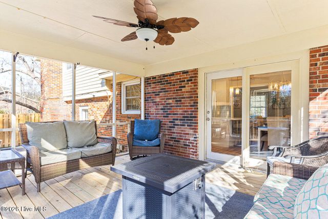 22 Pelican Point Road, Wilmington, NC 28409