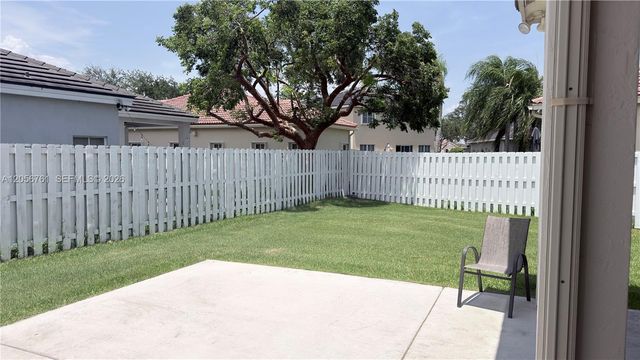 692 Maplewood Ct, Weston, FL 33327