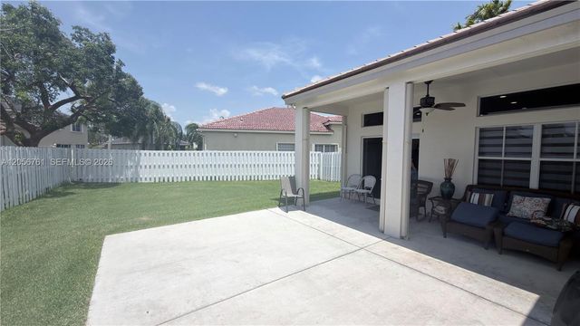 692 Maplewood Ct, Weston, FL 33327