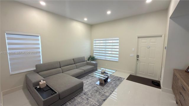 692 Maplewood Ct, Weston, FL 33327
