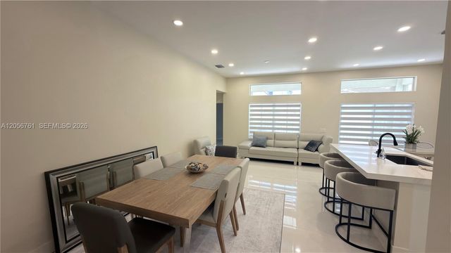692 Maplewood Ct, Weston, FL 33327