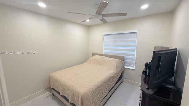 692 Maplewood Ct, Weston, FL 33327