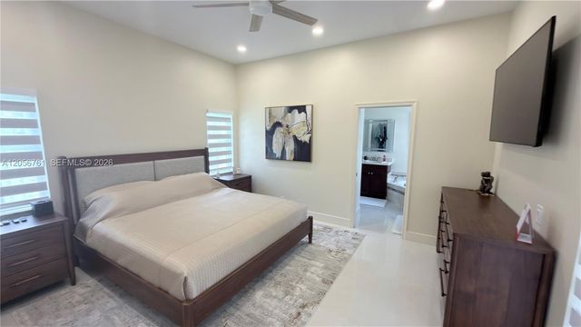 692 Maplewood Ct, Weston, FL 33327