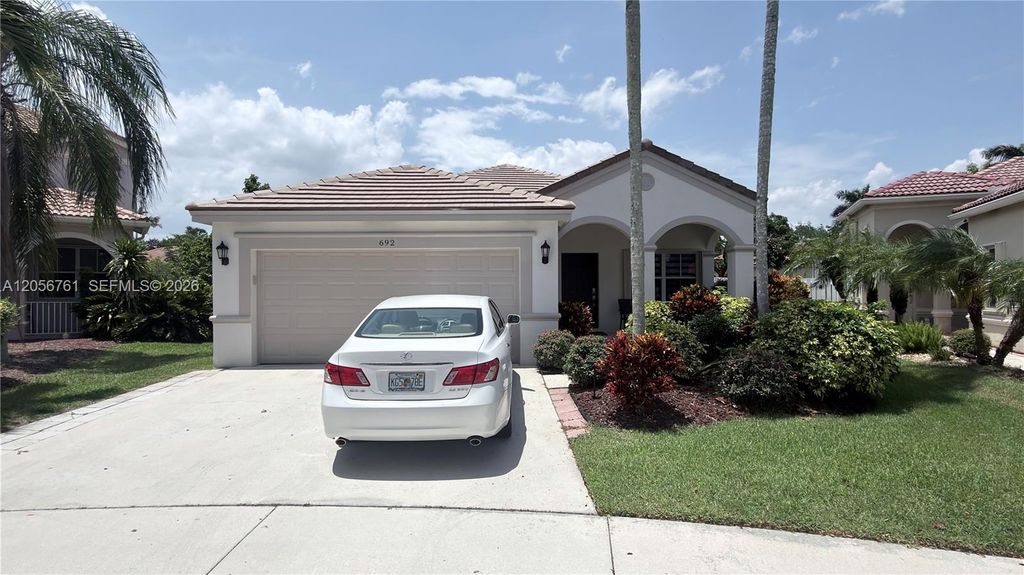 692 Maplewood Ct, Weston, FL 33327