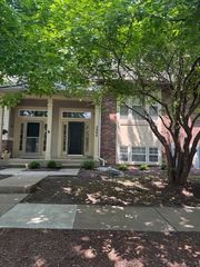 2864 N Greenwood Avenue, Arlington Heights, IL 60004