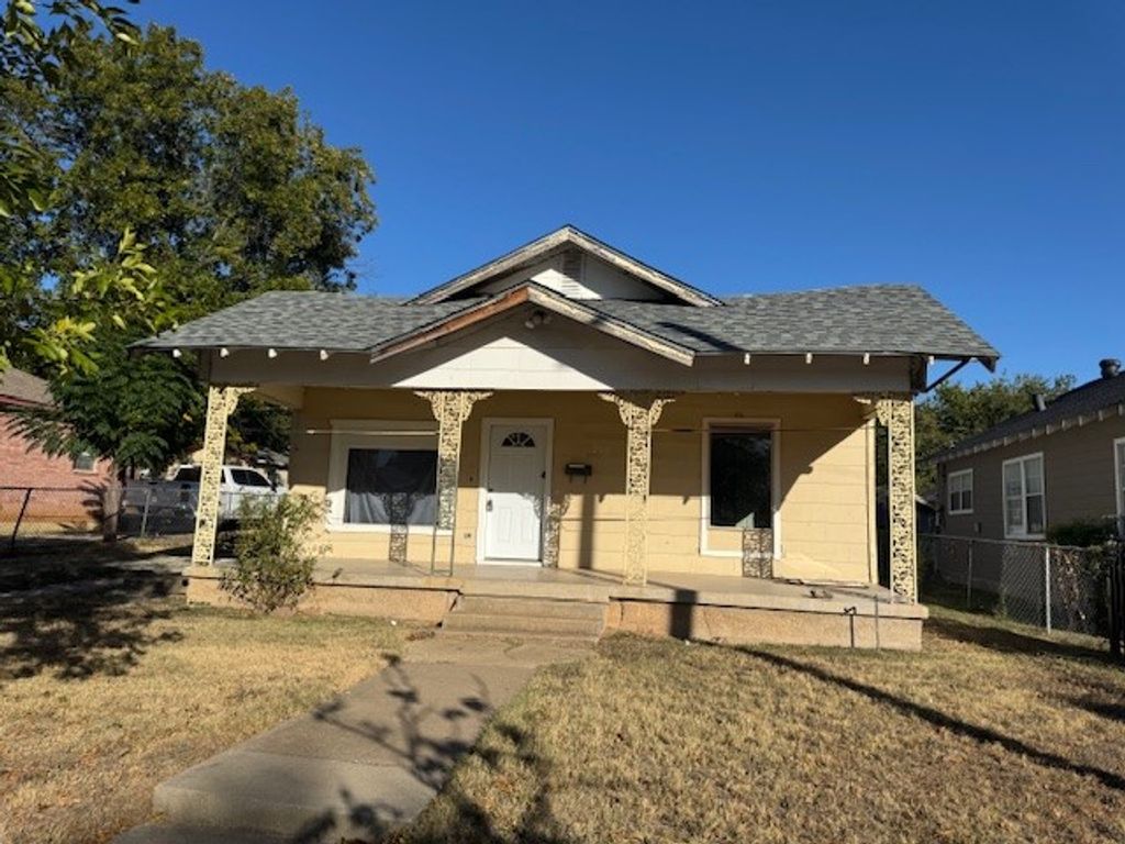 2206 Chestnut Avenue, Fort Worth, TX 76164