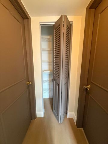 402 Brighton J J, Boca Raton, FL 33434