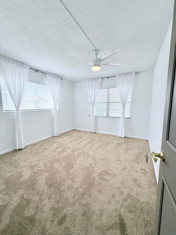 402 Brighton J J, Boca Raton, FL 33434