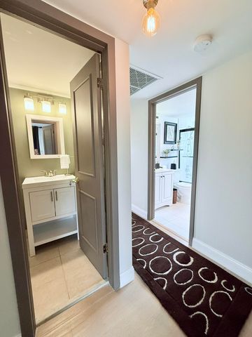 402 Brighton J J, Boca Raton, FL 33434