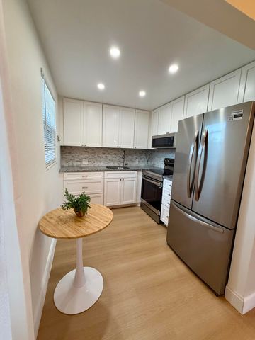 402 Brighton J J, Boca Raton, FL 33434