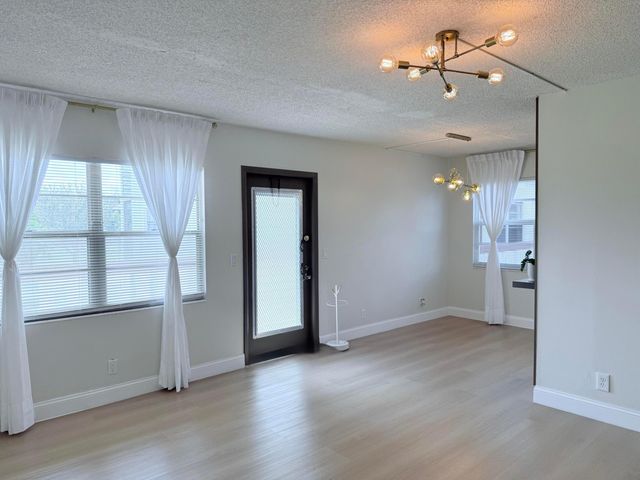 402 Brighton J J, Boca Raton, FL 33434