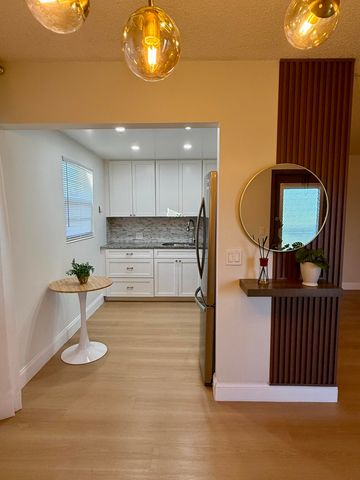 402 Brighton J J, Boca Raton, FL 33434