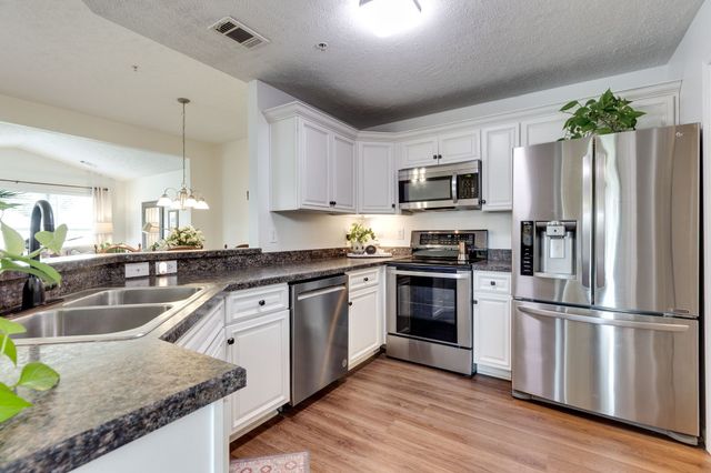 1055 Somerset Springs Dr, Spring Hill, TN 37174
