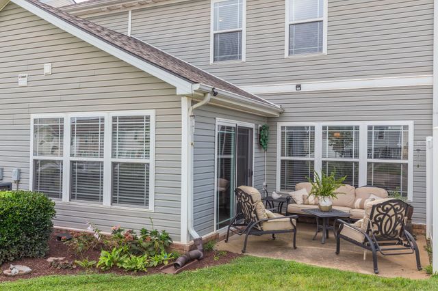 1055 Somerset Springs Dr, Spring Hill, TN 37174