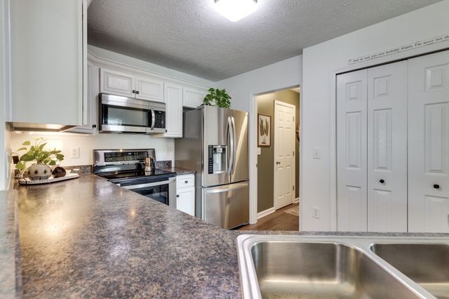 1055 Somerset Springs Dr, Spring Hill, TN 37174