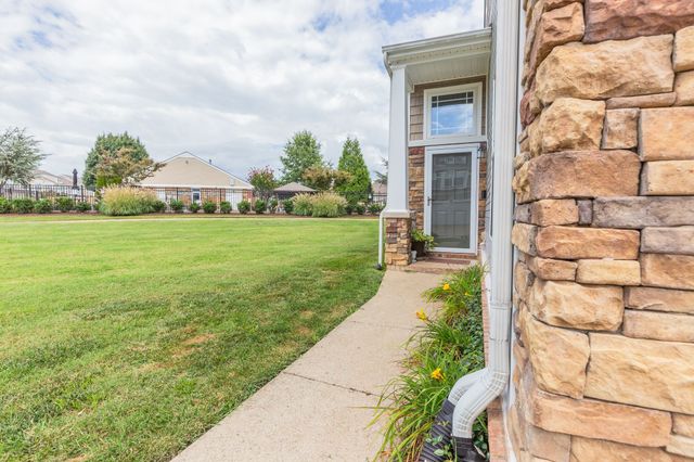 1055 Somerset Springs Dr, Spring Hill, TN 37174