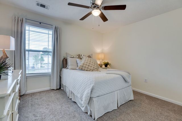 1055 Somerset Springs Dr, Spring Hill, TN 37174