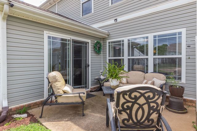 1055 Somerset Springs Dr, Spring Hill, TN 37174