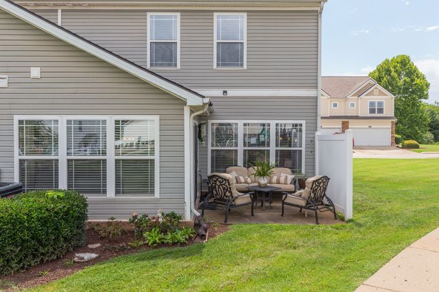 1055 Somerset Springs Dr, Spring Hill, TN 37174
