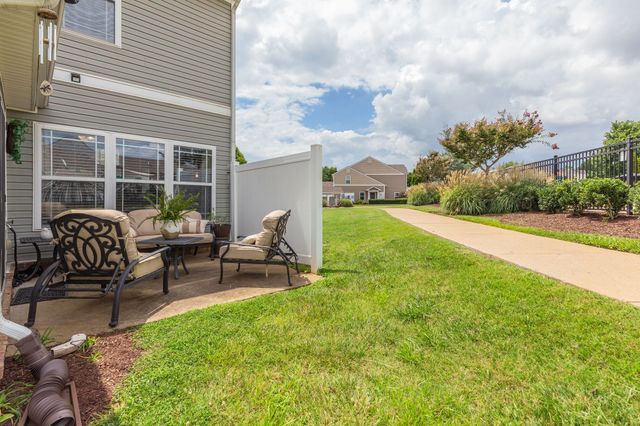 1055 Somerset Springs Dr, Spring Hill, TN 37174