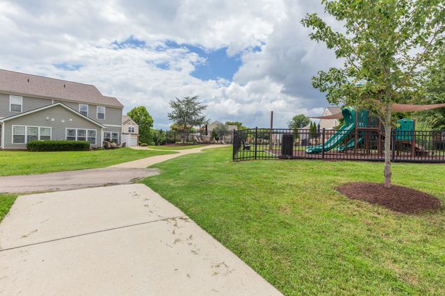 1055 Somerset Springs Dr, Spring Hill, TN 37174