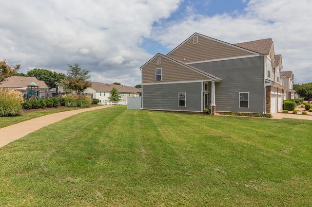 1055 Somerset Springs Dr, Spring Hill, TN 37174