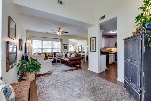 1055 Somerset Springs Dr, Spring Hill, TN 37174