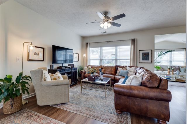 1055 Somerset Springs Dr, Spring Hill, TN 37174